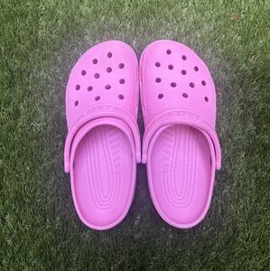 Womens Pink Crocs W8